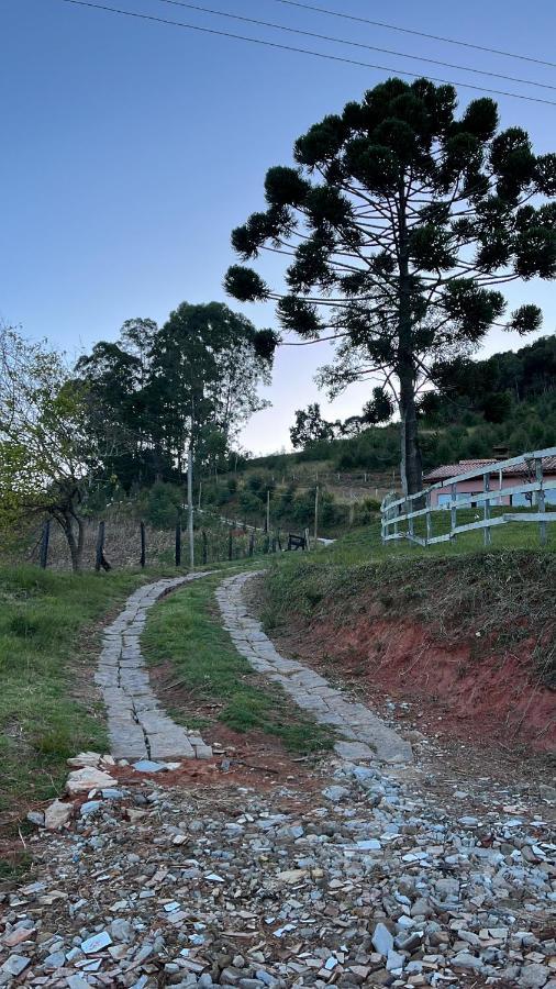 Pousada Pedra Da Mata Chales Na Montanha Munhoz Exteriör bild